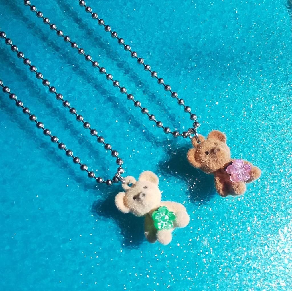 Парные ожерелья с плюшевыми мишками для женщин, белые и бежевые.