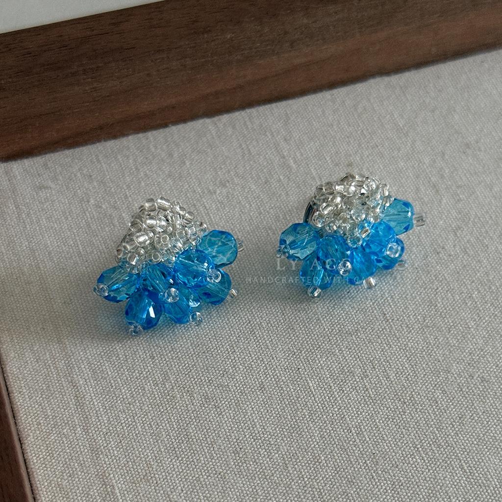 Fresh and dreamy flower handmade beaded stud earrings fashionable exquisite elegant atmosphere sweet summer atmosphere niche earrings