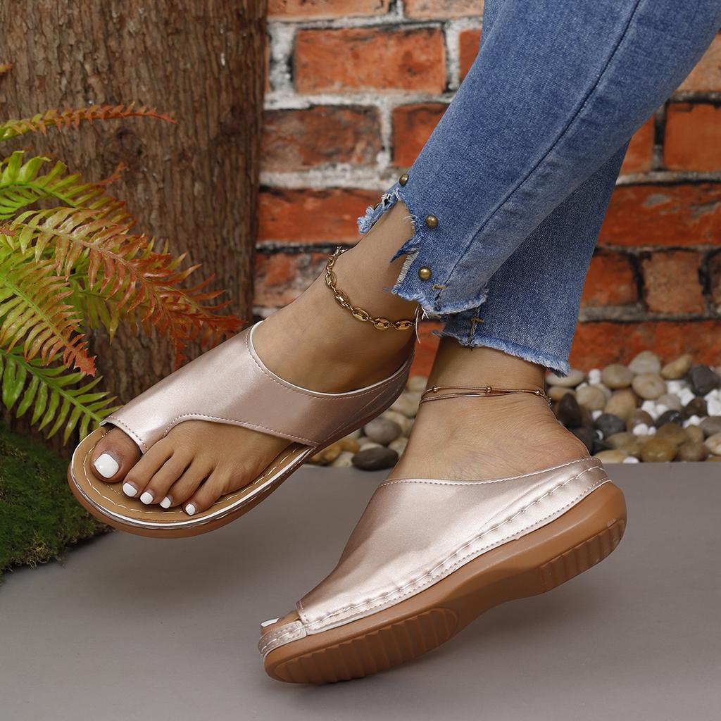 2024 Summer Solid Color Casual Comfortable Oversized Toe Slippers with Slope Heels Lightweight Retro Roman Women's Shoes