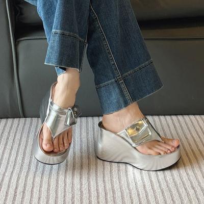 Маленький человек толстая подошва увеличивающие рост карманный дизайн сандалии 2025 лето абсолютный зарубежный стиль шлепанцы тапочки женские