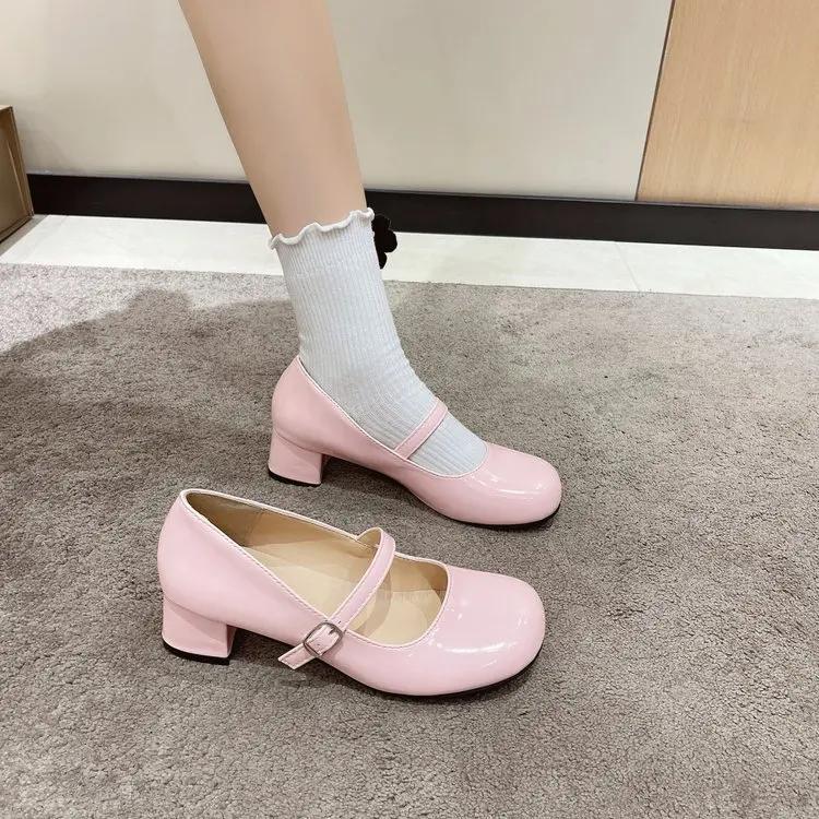Туфли из лакированной кожи с квадратным носком для женщин в осенние новые толстые каблуки с французскими маленькими кожаными туфлями в стиле Мэри Джейн