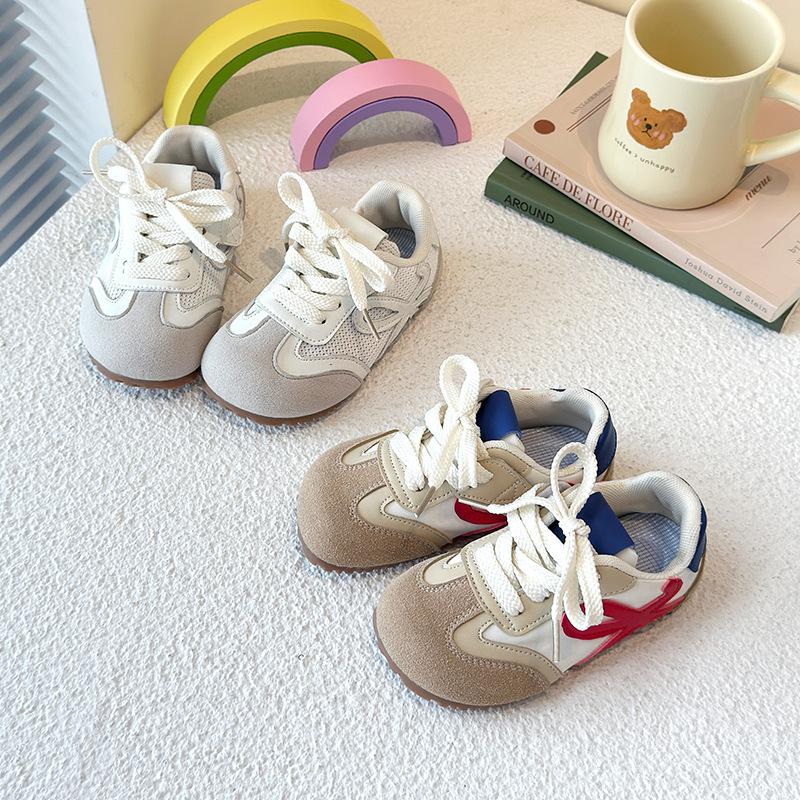 Детская обувь 2025 осень новая для девочек нескользящие кроссовки девочки обувь Форреста Гампа дышащая мягкая подошва нескользящая обувь для бега