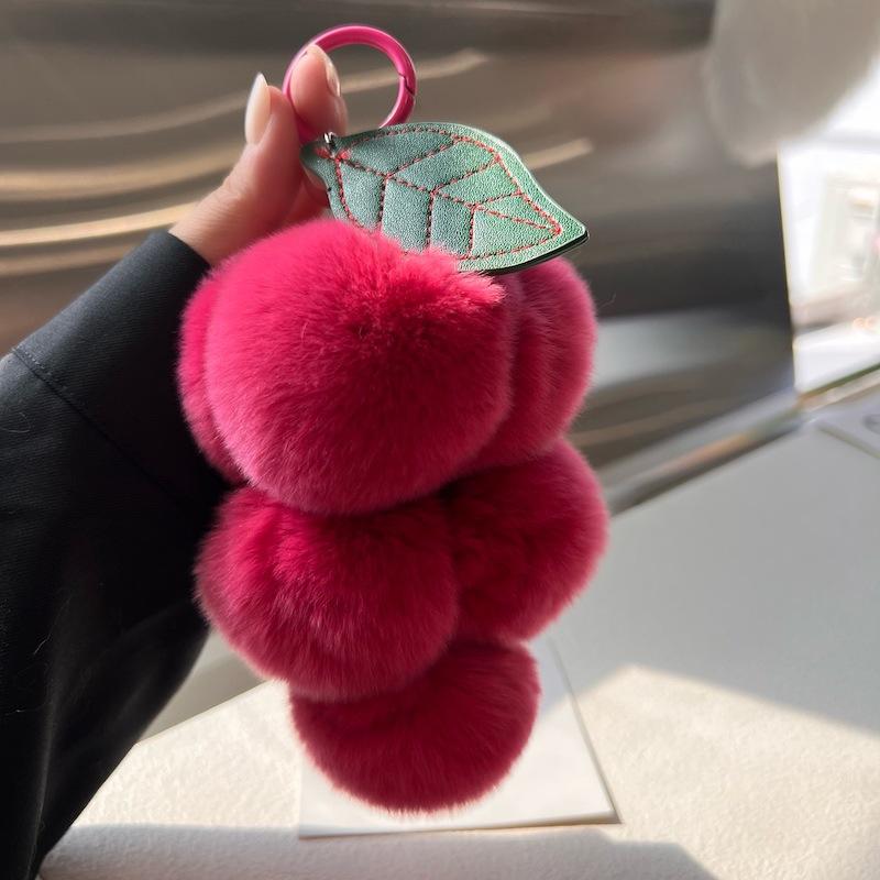 Cute Furry Grape Keychain High Quality Fluffty Fruit Keychain Kawaii Soft Fur Plush Peach Keyring Bag Pendant Custom Accessories