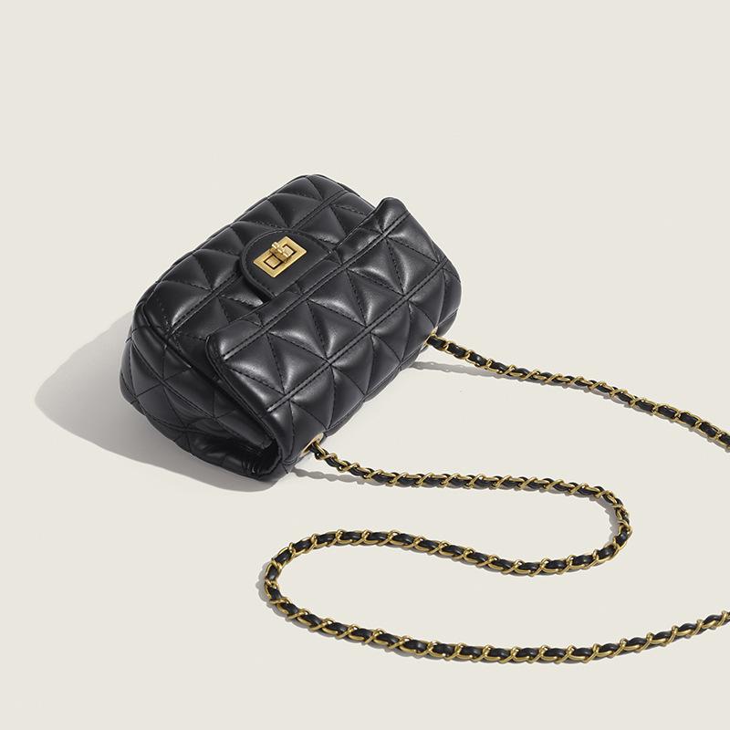 Универсальная маленькая квадратная сумка INS для женщин 2025 Новая летняя модная стеганая сумка-цепочка Нишевая сумка на одно плечо/подмышку