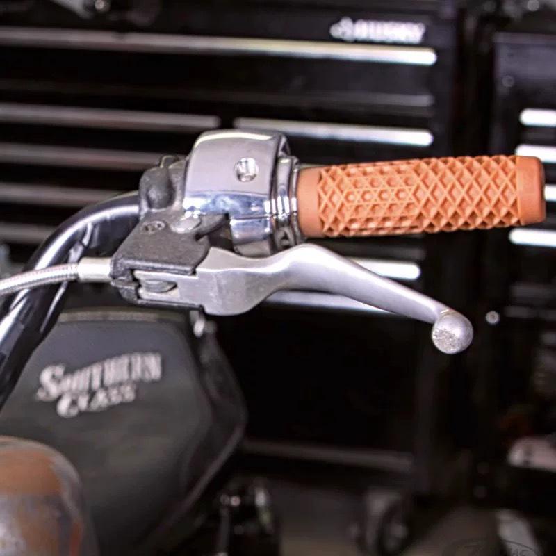 Ручки руля Harley для Street Bob, Fat Boy, Fat Bob, Street Glide и Big Glide - Резиновые накладки для модифицированных рулей.