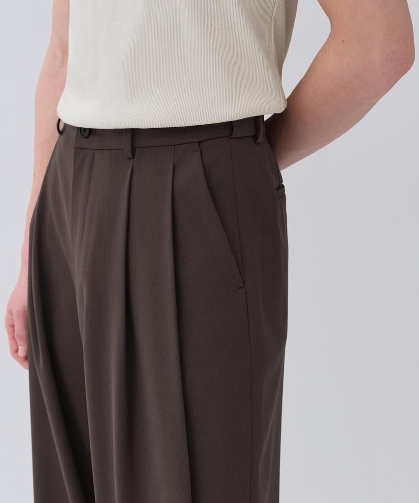 MUSINSA STANDARD Extra Wide Two-Tuck Hidden Banding Slacks [Van Dyke Brown]