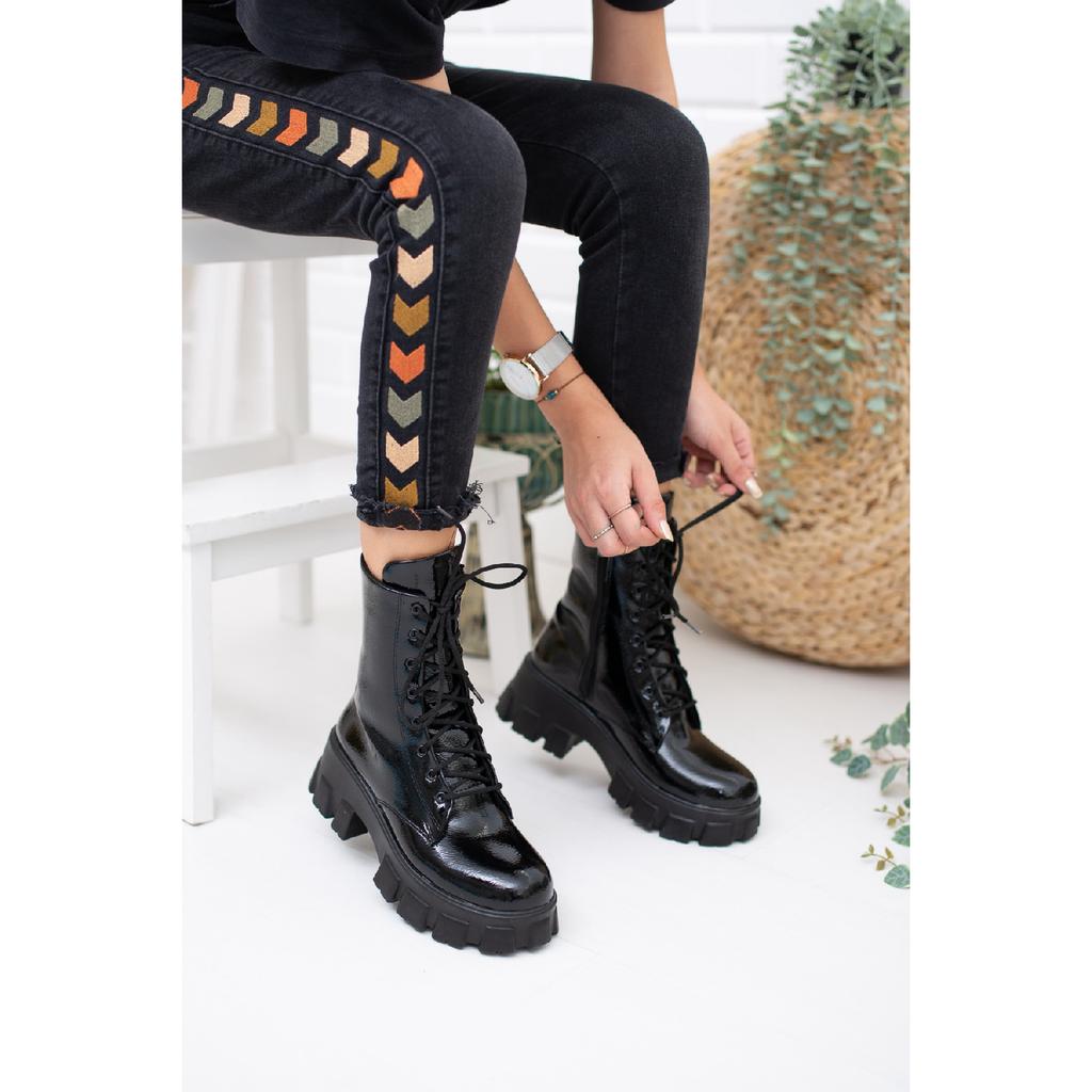 Черные женские ботинки из кожи Bg1001-116-0002