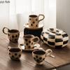 Черно-белая клетчатая керамическая чашка для кофе и набор тарелок Коробка для салфеток Десертная тарелка Чашки для завтрака Стакан для воды Цветочные чашки для чая Кружка