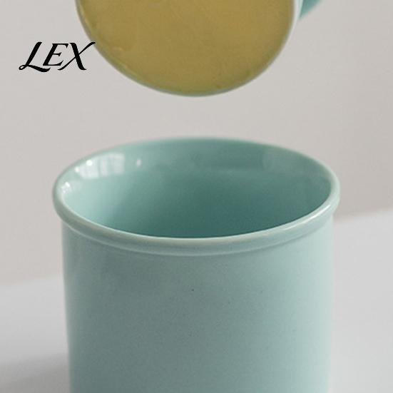 Minimalist Kitchen Decor Ceramic Butter Crock with Lid, Bell Shaped Dish, Sealed Countertop White Dish Keeper, Storage Jar for Fresh Soft & Spreadable