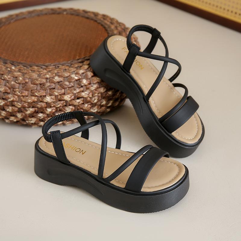 Летние сандалии повседневные плоские для улицы пляжная мода 2025 морское побережье мягкая подошва женская юбка новый