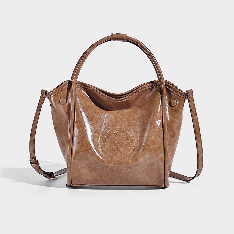 Unique design, high-end feel, single-shoulder underarm bag, large capacity, simple commuter tote bag, vintage texture handbag for women