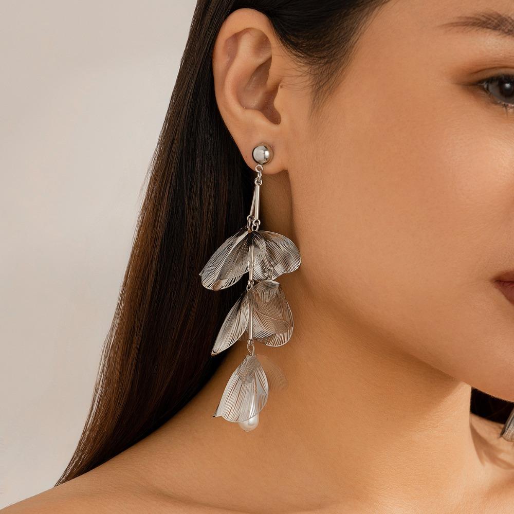 Retro Petal Earrings Studs Trendy Ginkgo Leaf Hollow Earrings Flower Long Hanging Earrings Party