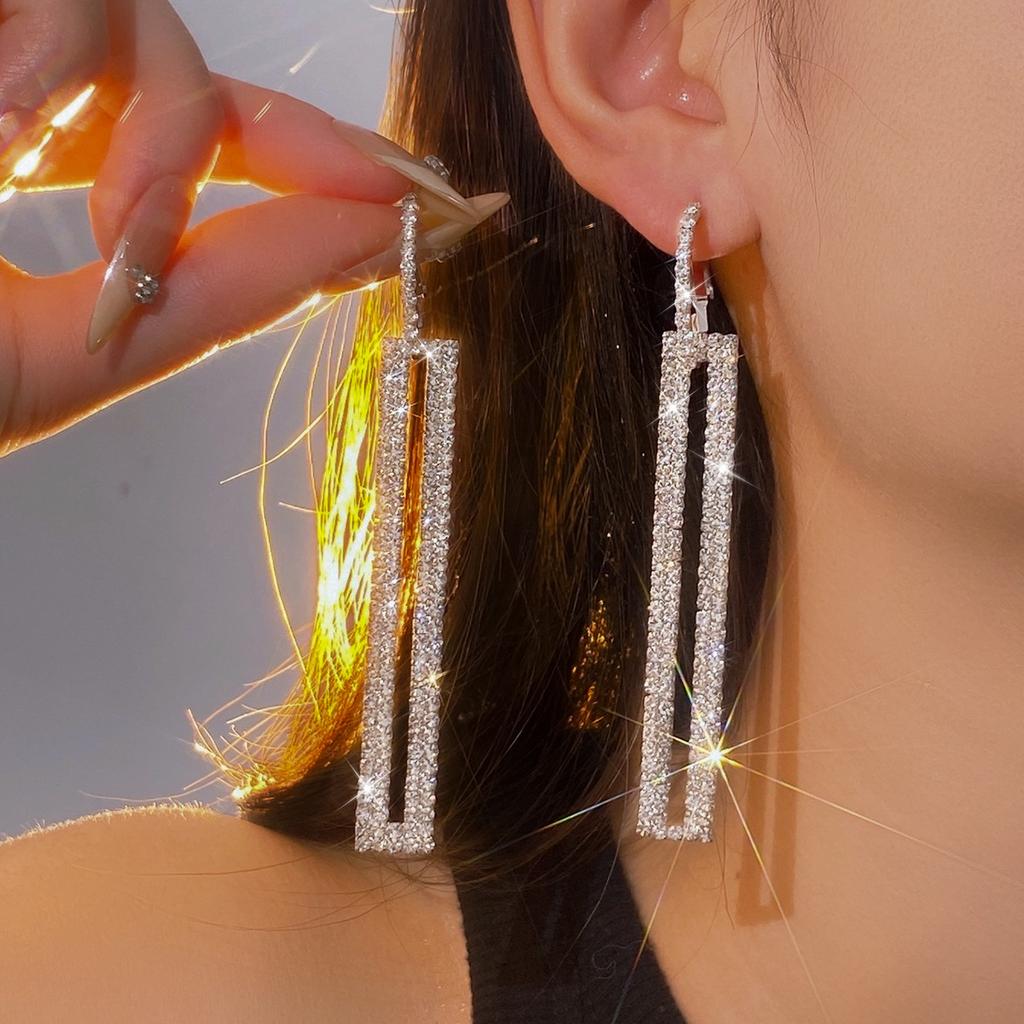 Silver Needle French Fresh Exaggerated Diamond Earrings Light Luxury High-end Stud Earrings Temperament Earrings Design Sense Niche