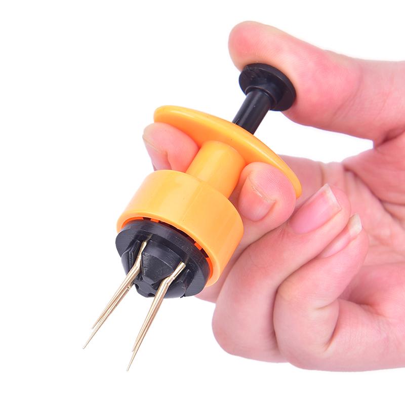 1Pc Bloodworm Clip Bait Lure Earthworm Clip Fishing Tool Worm Hook Clamp