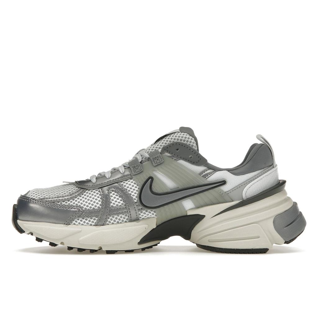 Nike Женские кроссовки V2K Run Pure Platinum Wolf Grey Cool-Grey Metallic-Cool-Grey FD0736-003