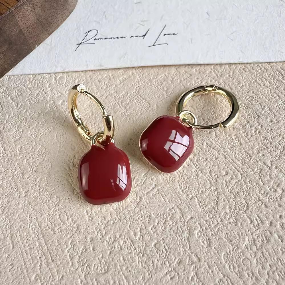 Retro Hong Kong Style Red Earrings Light Luxury High-End Female Mature Temperament Earrings Winter Versatile Ear Buckle Square Earrings