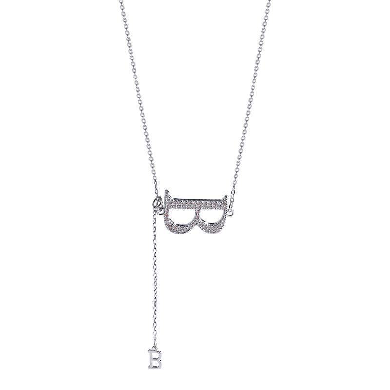 Korean Light Luxury Niche Letter B Titanium Steel Necklace - Versatile, Flashy, Full Diamond Clavicle Chain