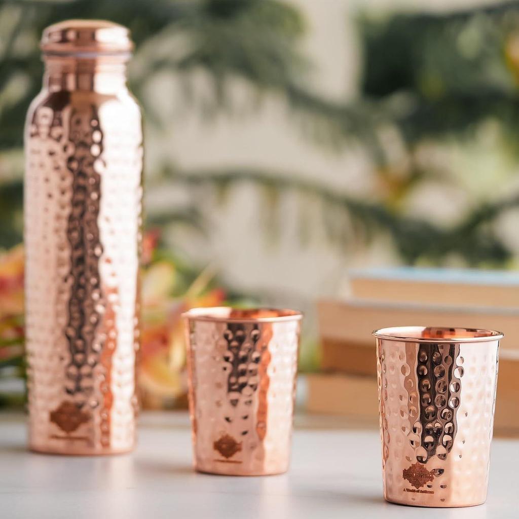 Новейший подарочный набор для напитков из чистой меди, 1 бутылка и 2 стакана с подарочной коробкой, подарочный предмет на Дивали, день рождения и вечеринки Бутылка - 1000 мл и стакан - 300 мл