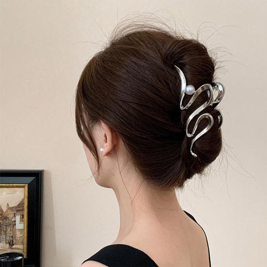 Faux Pearl Hair Claw Clip Elegant Metal Hairpin Unique Sturdy Minimalistic Hairpin for Thin Hair Half Up Hairstyles