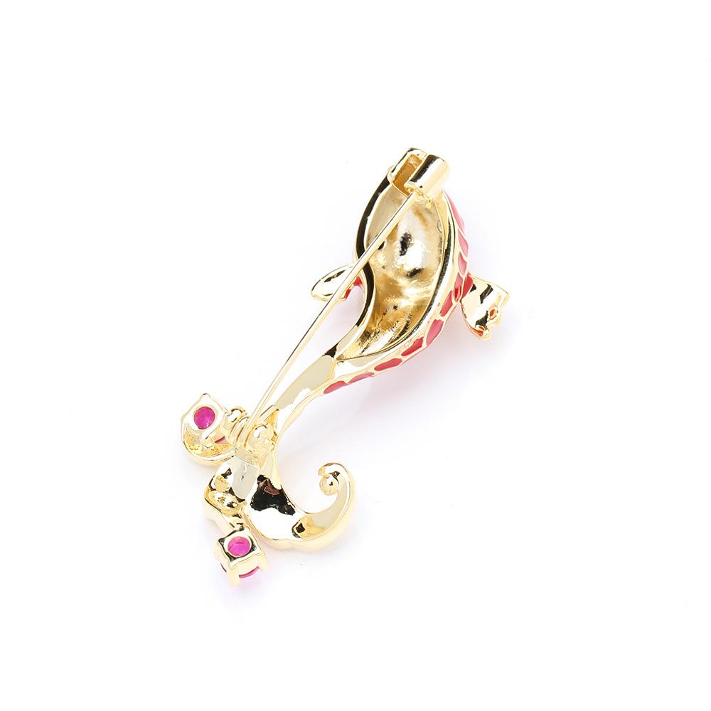 Новая брошь-рыбка кои в китайском стиле с красной эмалью, изысканная булавка-животное, инкрустированная бриллиантами, одинаковая для мужчин и женщин, бутоньерка-золотая рыбка