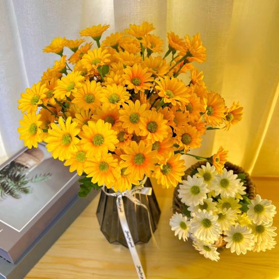 10 шт. искусственных маргариток, подсолнухов, реалистичных искусственных шелковых цветов, устойчивых к ультрафиолетовому излучению, для свадебной вечеринки, для внутреннего и наружного сада, двора, искусственных цветов, растений, украшений