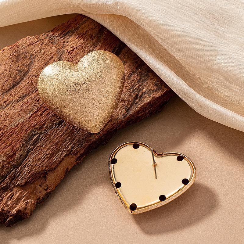 2024 Trendy Heart-Shaped Frosted Stud Earrings for Everyday and Party Wear