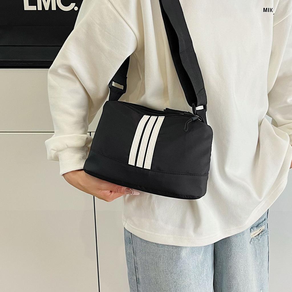 Сумка кроссбоди для шопинга — это легкая и повседневная сумка кроссбоди, простая и удобная