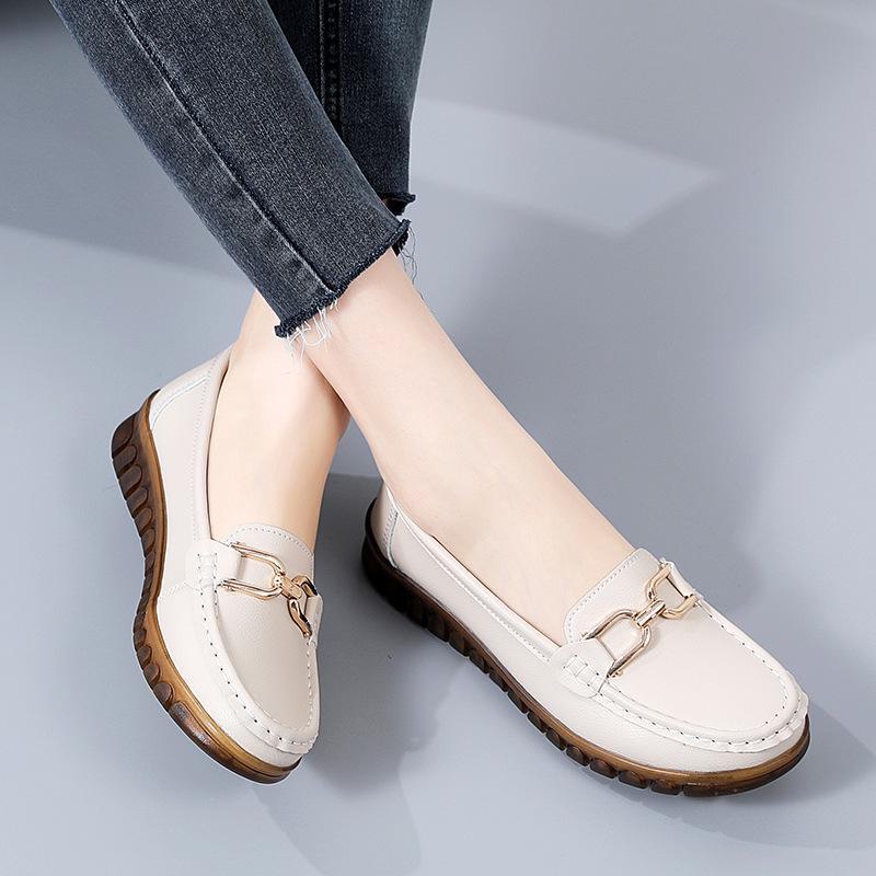 Women's Genuine Leather Slip-On Shoes: Soft, Breathable, Non-Slip Flats for Middle-Aged and Elderly.