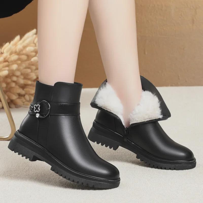 Женские сапоги из утолщенного бархата и мягкой кожи для осени и зимы — идеальный вариант для людей среднего и пожилого возраста.