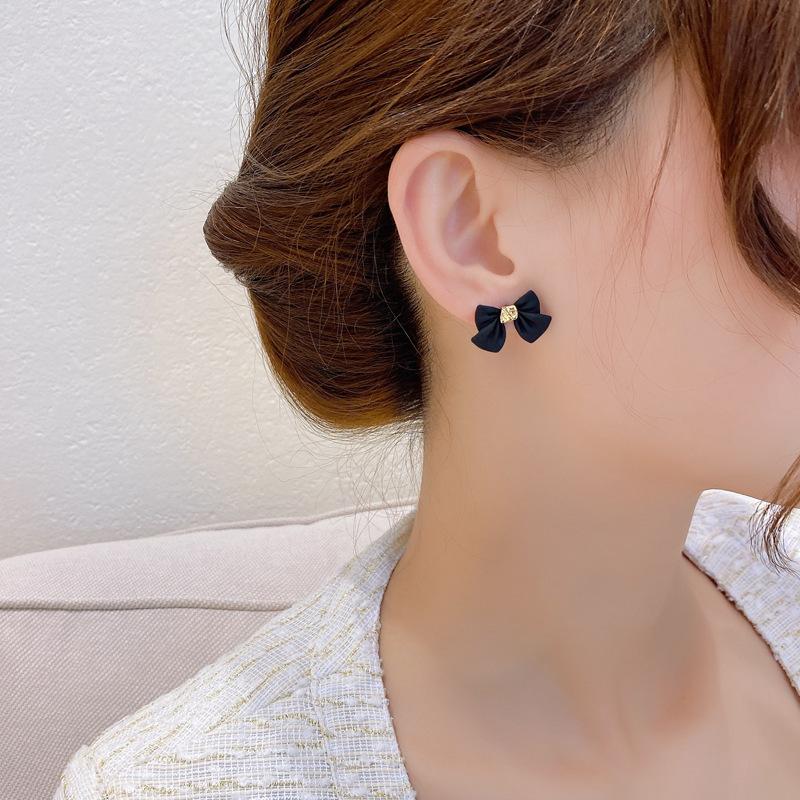 Новое поступление, металлические модные висячие серьги с черным бантом для женщин и студентов, модные металлические вечерние Pendiente, предотвращающие аллергию