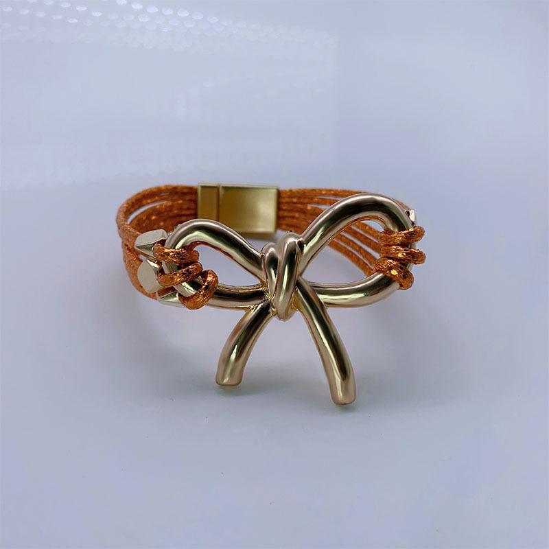 Трендовый европейский и американский кожаный браслет с магнитной пряжкой-бантом - Модные женские украшения на Рождество