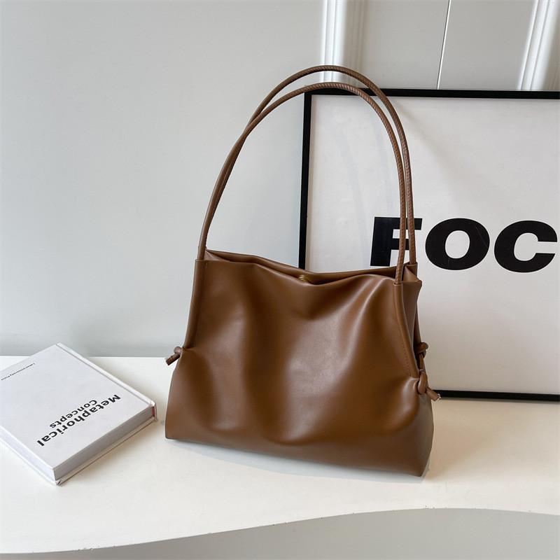 Fashionable Large Capacity Pu Tote Bag For Women 2024 Trendy Commuter Handbag