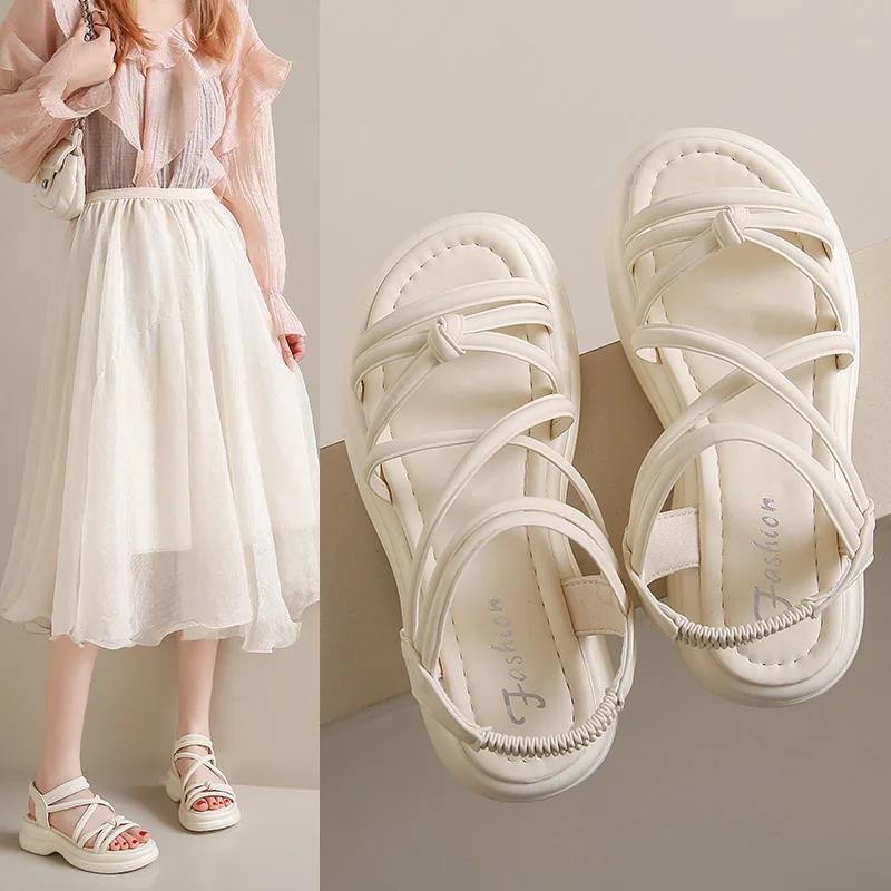 Модные римские сандалии для женщин 2024 года, летняя новая мягкая подошва, верхняя женская обувь на танкетке, модная повседневная дизайнерская обувь для женщин