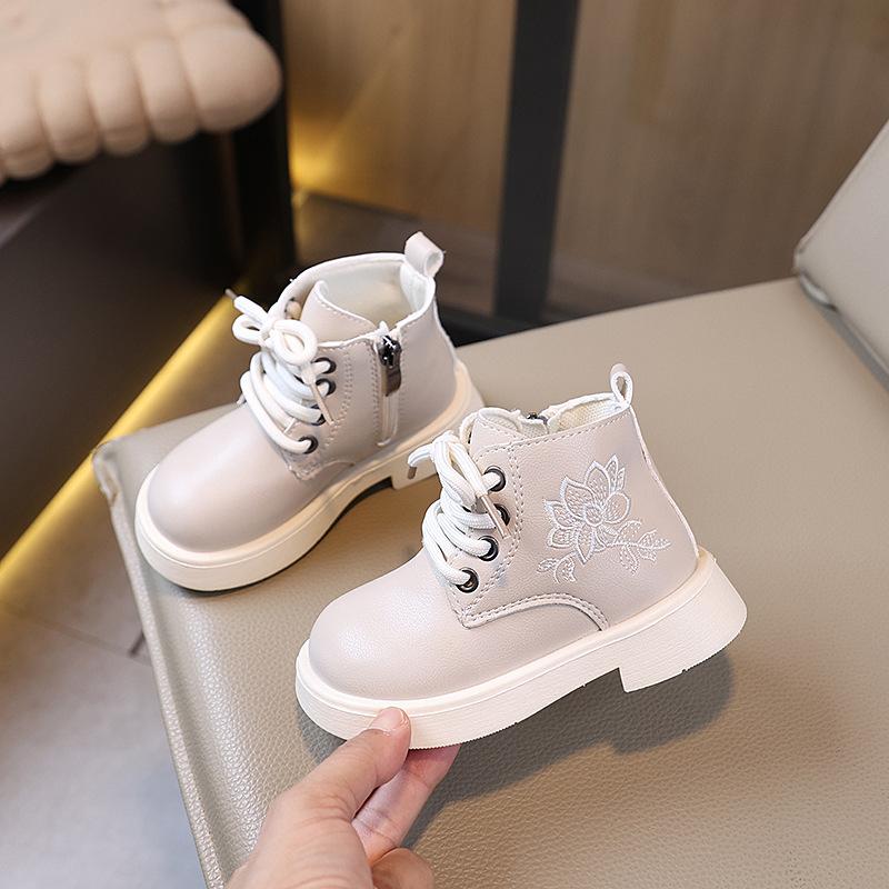 New autumn and winter girls' Martin boots, children's soft-soled leather short boots, low-cut short boots for young girls