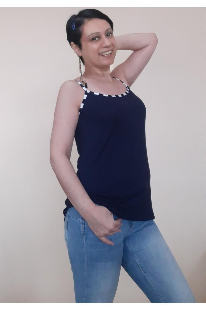 Женская стильная футболка большого размера, темно-синяя футболка с ремешком из чесаной вискозной нити и окантовкой