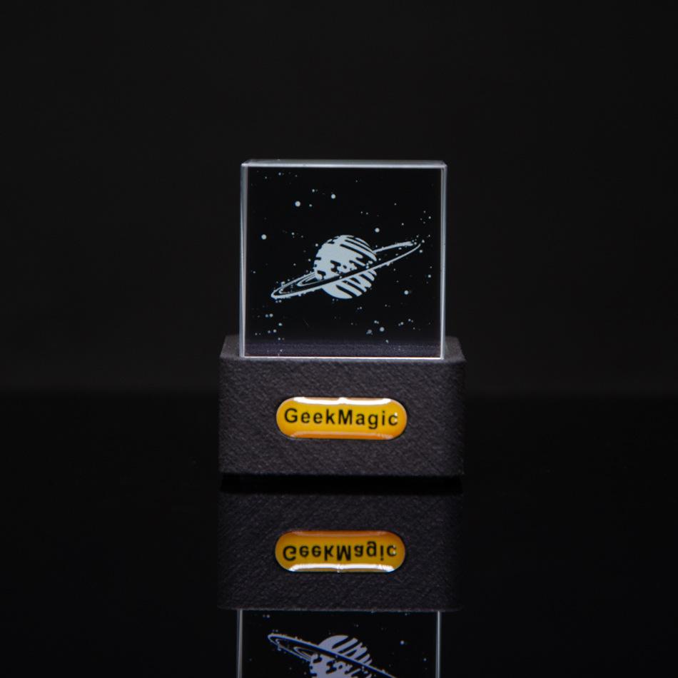 GeekMagic GIFTV Кристаллическое голографическое украшение для рабочего стола: Умная метеостанция с GIF-анимацией и фотоальбомами