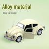 Винтажная игрушечная машинка Beetle с инерционным механизмом и открывающимися дверцами — идеально подходит для украшения тортов или коллекционирования автомобилей!