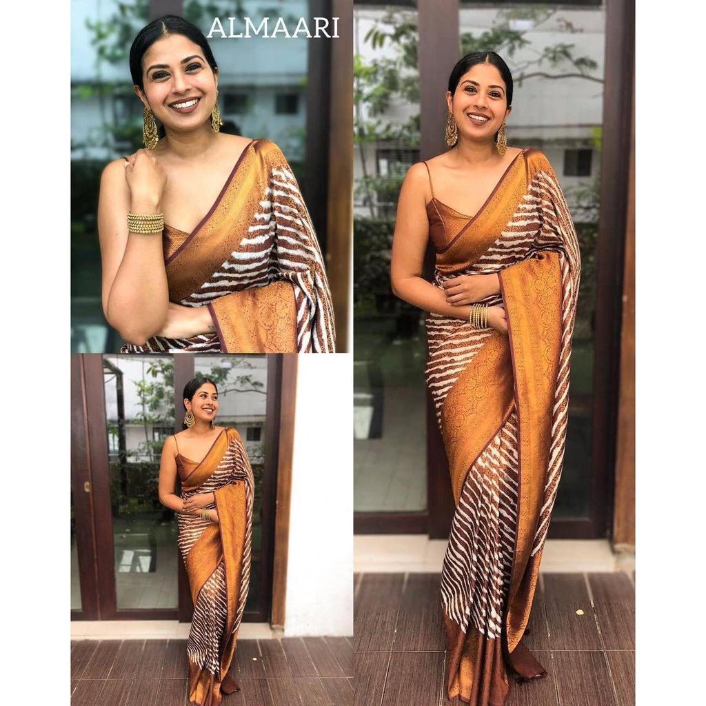 Это красивое сари элегантно украшено великолепным жаккардовым плетением, которое придает образу идеальный вид.