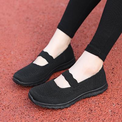 Новая сетчатая дышащая нескользящая обувь для пожилых людей, мягкая подошва, обувь для мамы, повседневная уличная обувь для ходьбы, спортивная женская обувь из летучей ткани