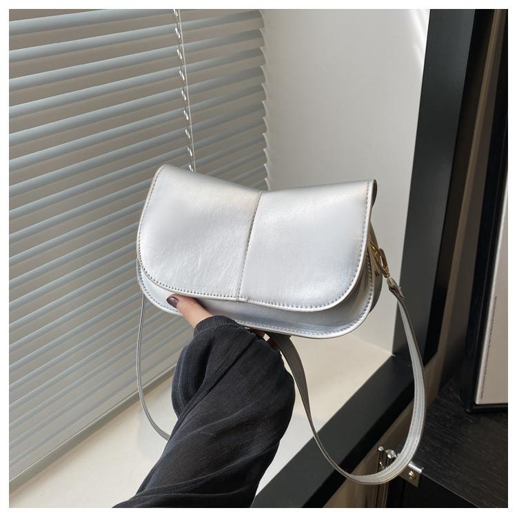 Retro Small Bag Women's 2024 New Trendy Solid Color Shoulder Messenger Bag Simple and Versatile High-end Underarm Bag