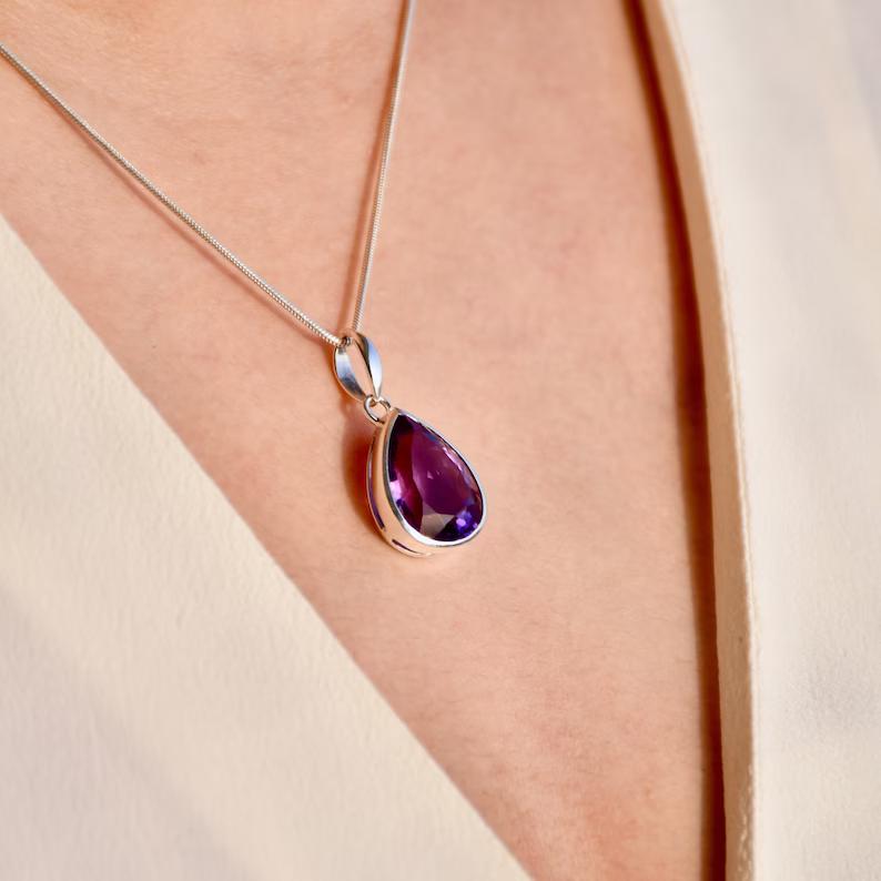 Подвеска с аметистом, эффектное колье с аметистом, натуральный фиолетовый драгоценный камень, стерлин