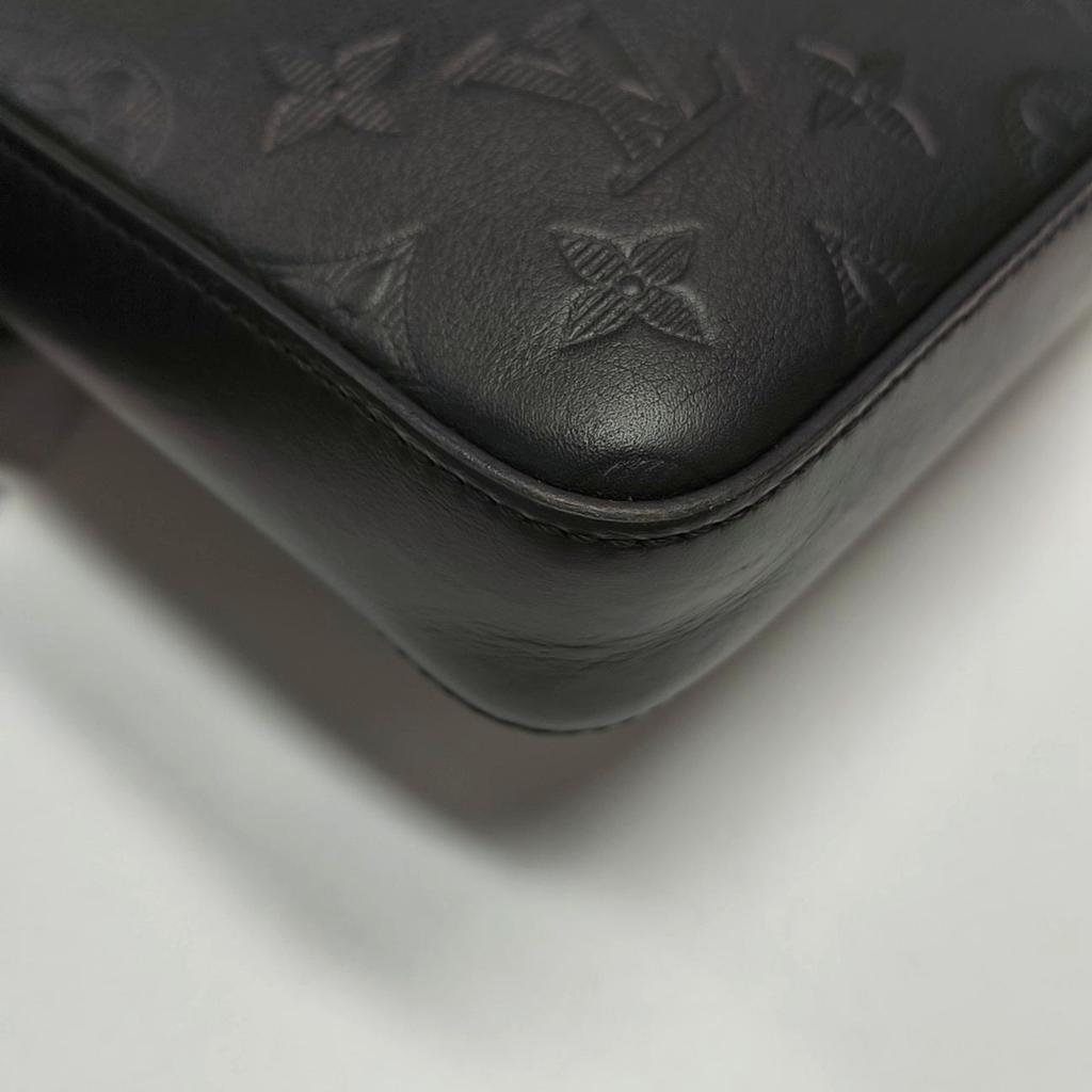 [Pre-Owned] Classic Monogram Adjustable Shoulder Strap Embossed Leather Trim Messenger Bag - Very Good #137BJNJ