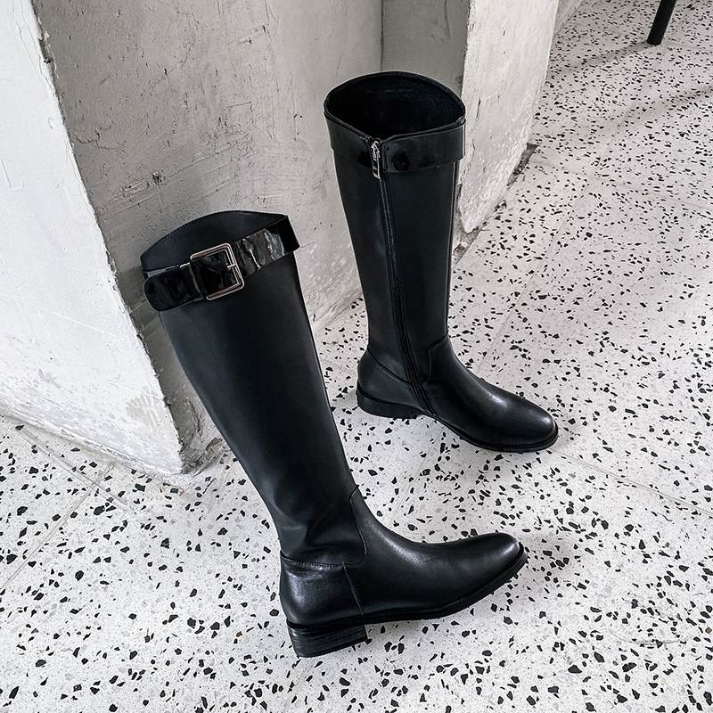 Krazing Pot Обувь из натуральной кожи Осень-зима на низком каблуке Сапоги для верховой езды с круглым носком Сохраняют тепло Сапоги без застежек с металлической пряжкой Высокие сапоги