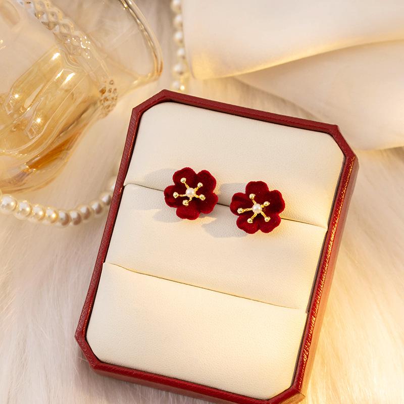 Серебряные игольчатые серьги-цепочки с красным бантом и жемчугом, осень/зима