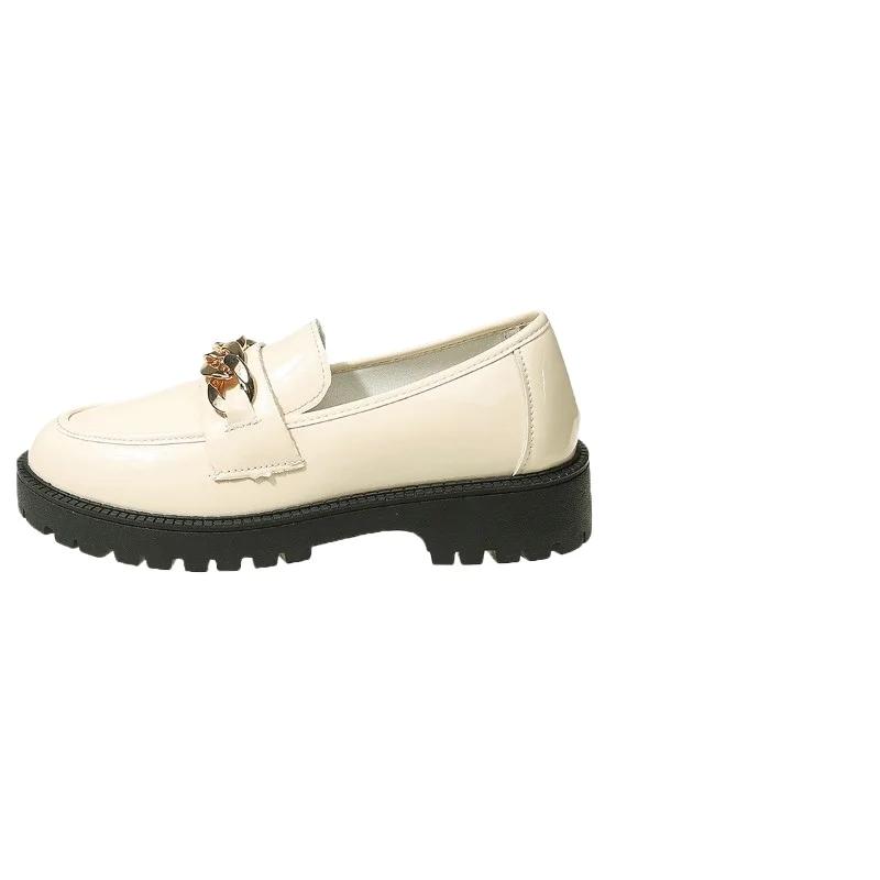 Женская обувь 2024 года. Лоферы. Женские туфли на высоком каблуке. Классические офисные туфли-лодочки. Женские туфли с металлическим украшением и цепочкой на круглом носке. Туфли на среднем каблуке для женщин.