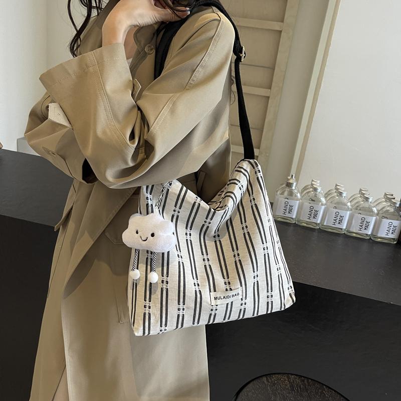 Сумка-ведро большой емкости с широким плечевым ремнем