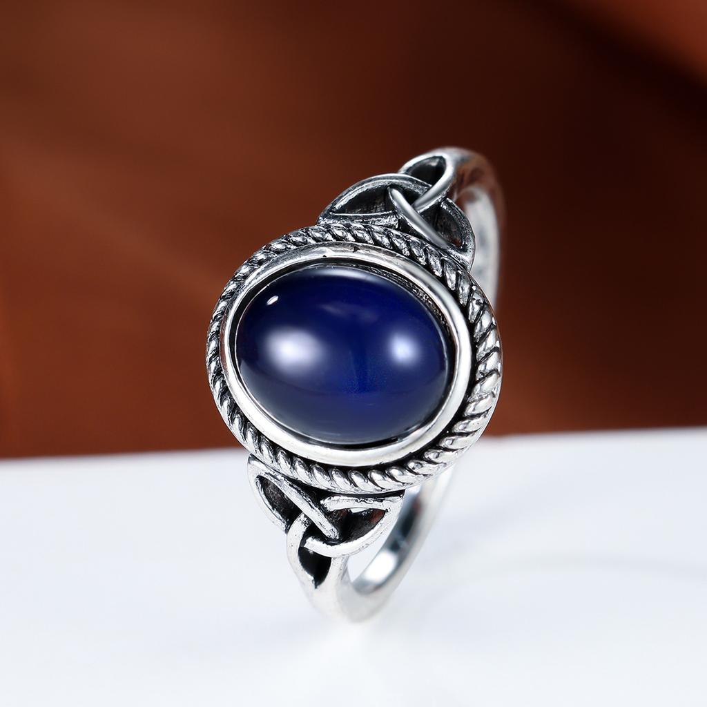 Medieval Celtic knot ring Vintage, niche-style, twisted rope-edged oval ring