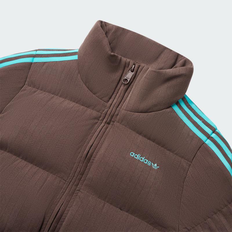 adidas Оригинальная теплая пуховая куртка Originals Essentials в елочку свободного кроя со стойкой и молнией Женская верхняя одежда KG4909