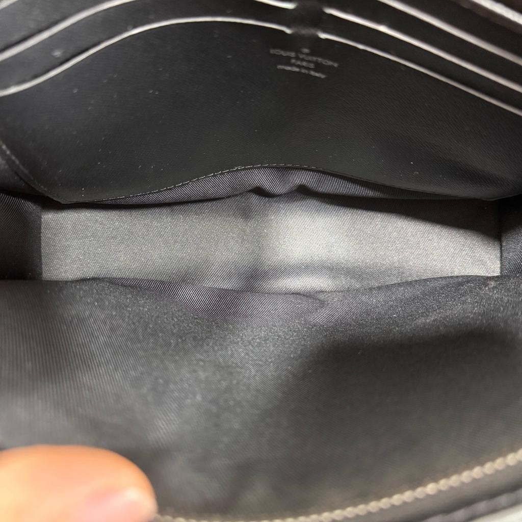 [Б/У] Louis Vuitton Pochette Voyage MM 'Черный холст Monogram Eclipse' - Очень хорошее состояние #1MGIBDF