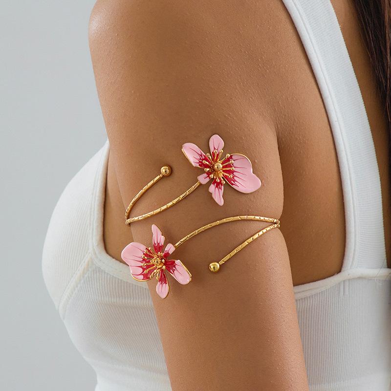 Vintage Elegant Gold Color Floral Arm Cuff Bangle for Women Trendy Adjustable Spiral Upper Arm Bracelet Summer Beach Jewelry